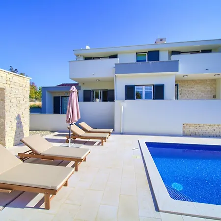 Βίλα With Pool Near, Sandy Beach, Quiet Area Traveler Tourist Agency Krk - Id 2215 *